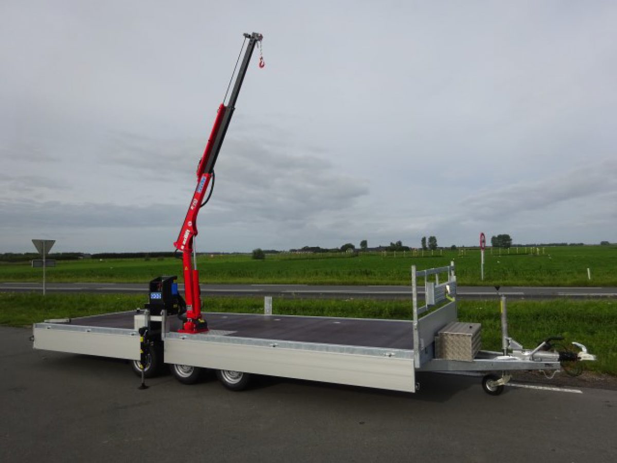 elektrode Druif Ver weg Titan V35-3 plateauwagen met Maxilift kraan bij Titan Aanhangwagens